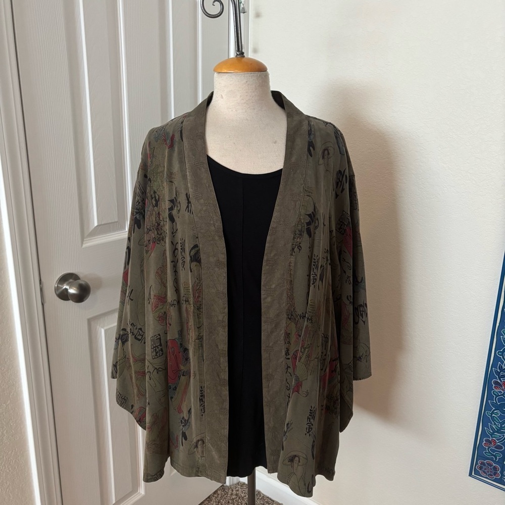 Olive Green Women's Kimono with Patterned Design